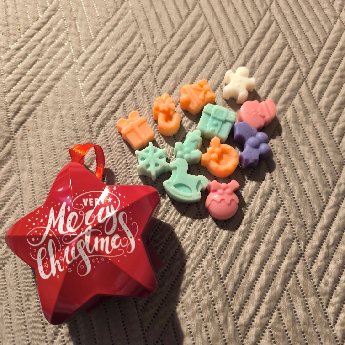 Christmas tin wax melts