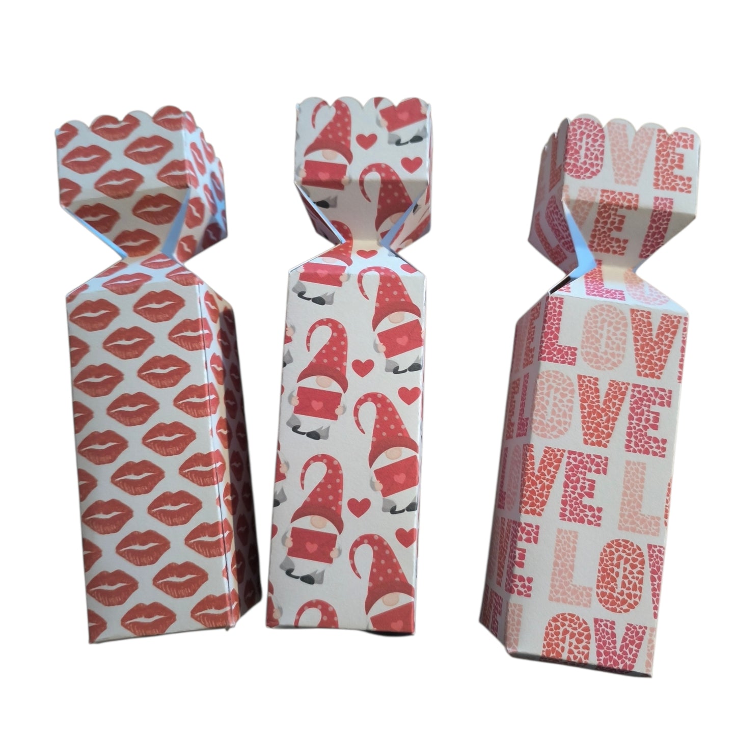 Valentine crackers with wax hearts